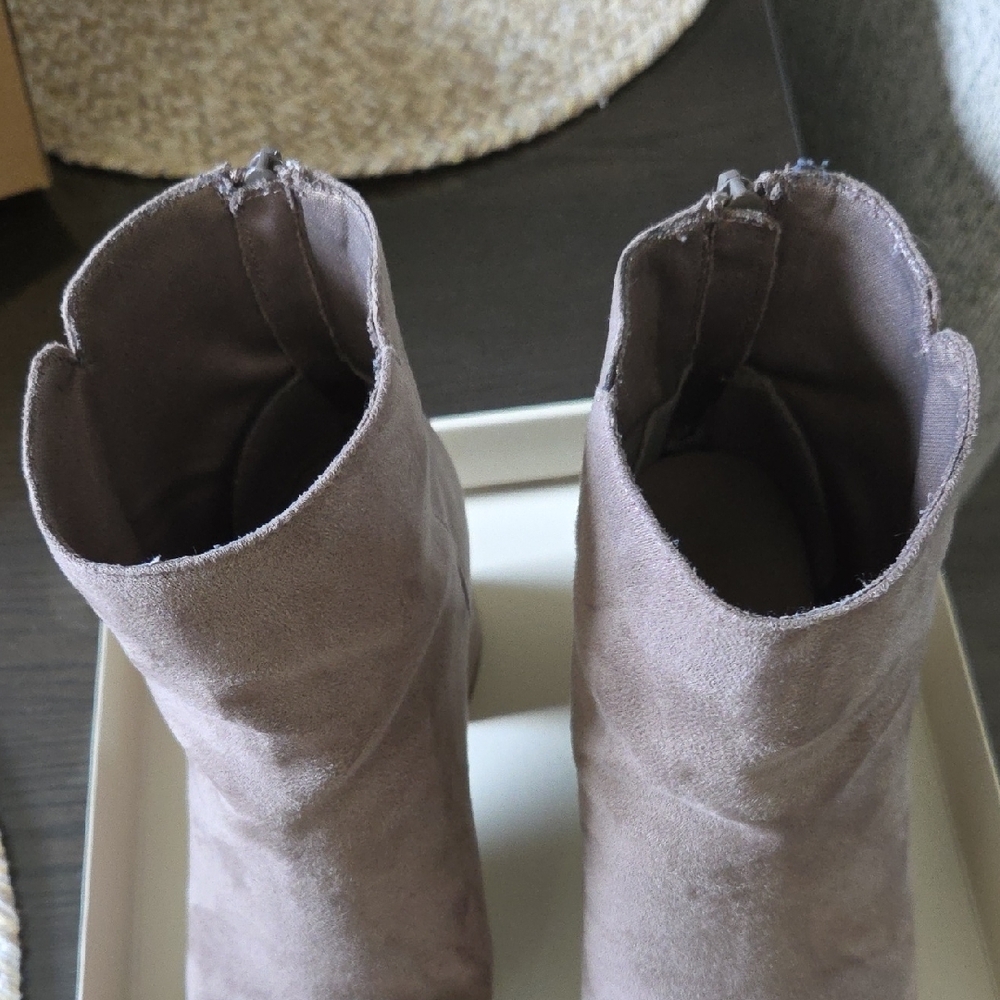 Old Navy Gray Ankle Boots Sleek Minimalist Design - Picture 4 of 6